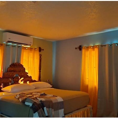 Hill View Vacational Rental Runaway Bay Esterno foto