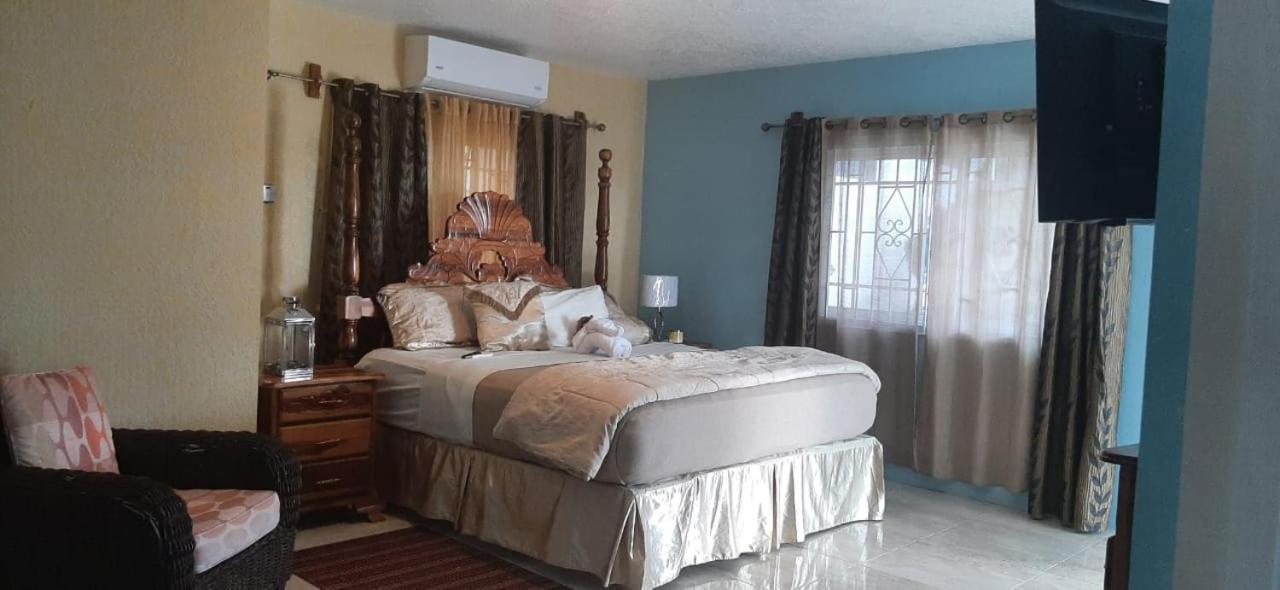 Hill View Vacational Rental Runaway Bay Esterno foto