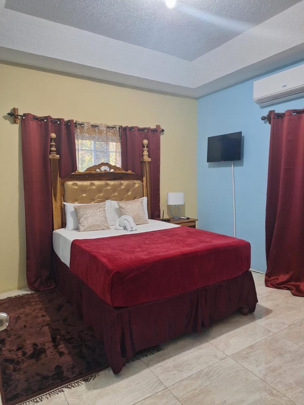 Hill View Vacational Rental Runaway Bay Esterno foto